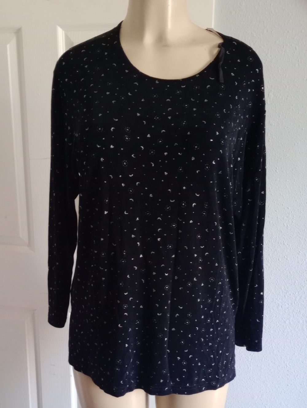 Women's Black Long-Sleeve Printed Blouse